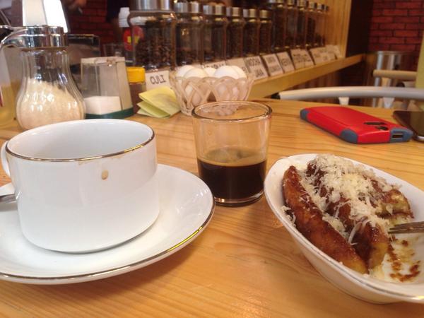 dodottaqwa's tweet photo. Ngopi di @nhacaphe di pasar bintaro, kapan nih @fraya mampir kesini selaku pencinta dan producer program kopi http://t.co/4vagFoDpBy