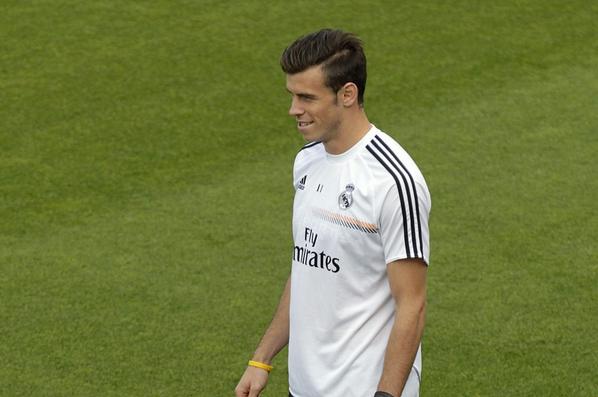 FutboolFichajes's tweet photo. Gareth Bale estará 15 días de baja con el Real Madrid. Para esas fechas ya vuelve con Jesé Rodríguez. http://t.co/0wCIG5SIjm