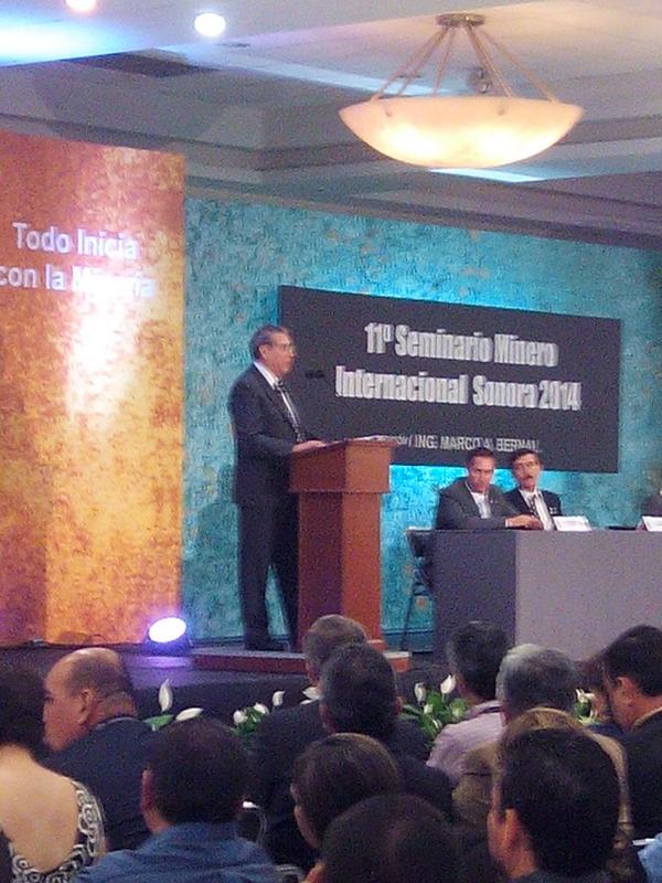 SAIMUNISON's tweet photo. El Ing Reyes,  Presidente Nacional de la  AIMMGM en si discurso inaugural.  @GeoMinMx http://t.co/tLsgeyJ5Bq