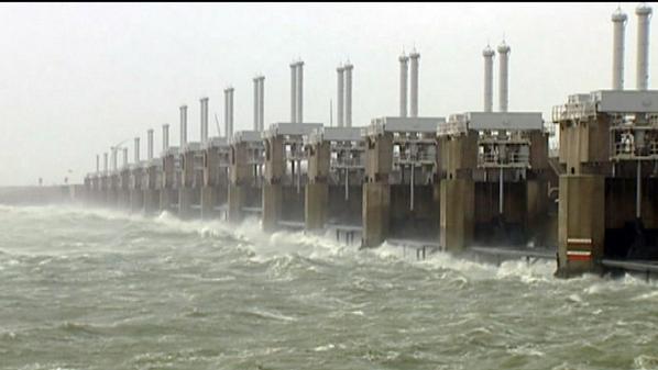 KvanOosterom's tweet photo. Storm surge barriers raised in #Netherlands because of autumn storm and high tide. Water threat and friend.
Via @NOS http://t.co/QnBZtVT3hX