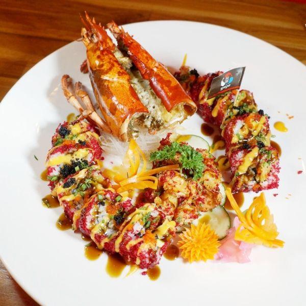 Lobster Roll ร้าน Yujo Sushi Bar &amp; Bistro กุ้งล็อบสเตอร์เอามาทำซูชิเข้ากันจริงๆ #aroii bit.ly/ZQMnYq