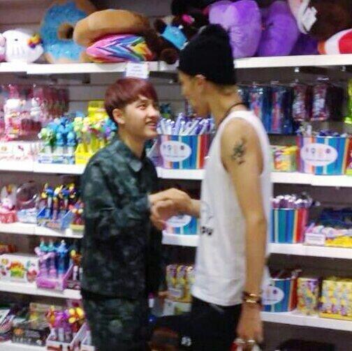 SkulLaeEy's tweet photo. คยอง:พี่คริสฮะ เราแอบคบกันไหม/ชานยอล:มึงอ่อยผช.กูเหรอ! /คยอง:พี่คริส ผมโดนชานยอลซ้อม /คริส:เรื่องปกติครับ พี่ก็โดน.. http://t.co/KtiUWE3cfP