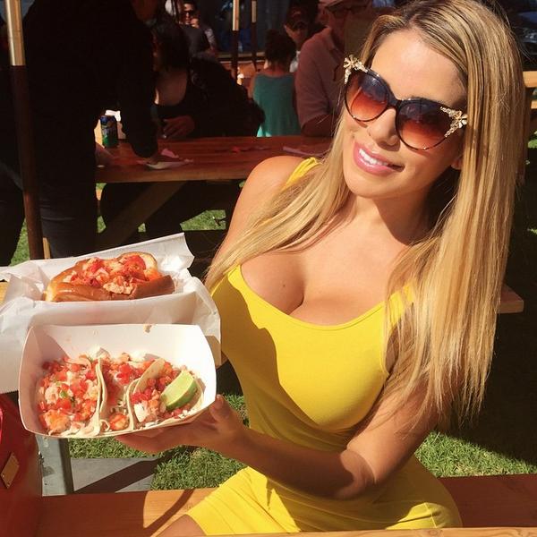 Epic cheat meal lobster roll and lobster tacos. What's your favorite cheat meal? 😜🍴