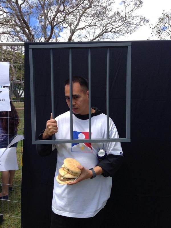 behind_bars2014 tweet picture