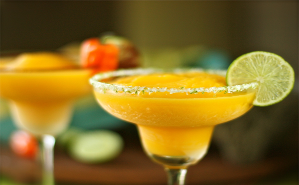 martatolosa's tweet photo. "@gibranbarman: Margarita de Mango

• Tequila
• Licor de naranja
• Jugo de limón fresco
• Pulpa de Mango
• Hielo http://t.co/6vW24l9LAP"