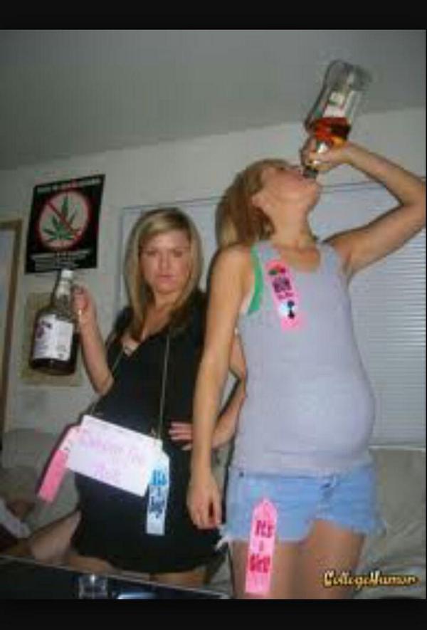 Kunaslutfession's tweet photo. There be so many hoes being knocked up then still kickin it like "two shots, one for me and the baby" #reallybitch http://t.co/Hh0zpURLkd
