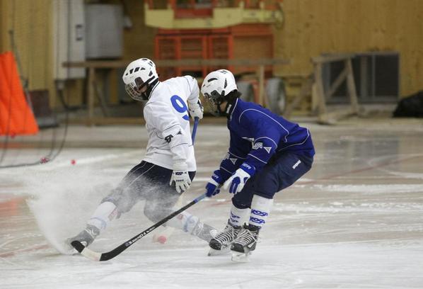 Bandystiernh's tweet photo. Ispass i Rättvik arena. Sök till stiernhööks bandygymnasium  här http://t.co/T2CmbfuXMK. Träna och spela inomhus! http://t.co/DZv14kt2xs