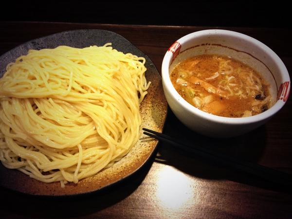 T1017a's tweet photo. たむけんとつけ麺食べてきた！
おれに大盛はまだ早かった... http://t.co/wBGk4TcvXX
