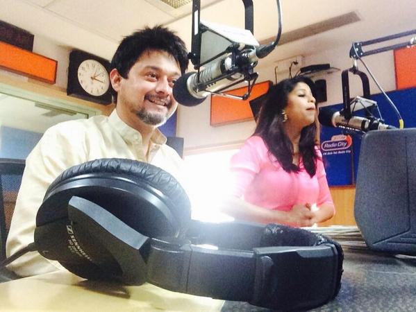 swwapniljoshi's tweet photo. Had an awesome time with #Rohitveer on #takatakmumbai tune into us from today on @RadioCity #mumbai #pvlspromotion http://t.co/fB4B0id56F