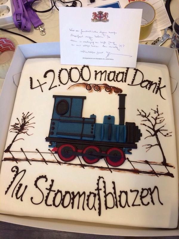 Bedankt <a href="/Gem_Amersfoort/">Gemeente Amersfoort</a> <a href="/lucasbolsius/">Burgemeester Bolsius</a> voor deze prachtige taart en jullie medewerking aan #SpoorParade