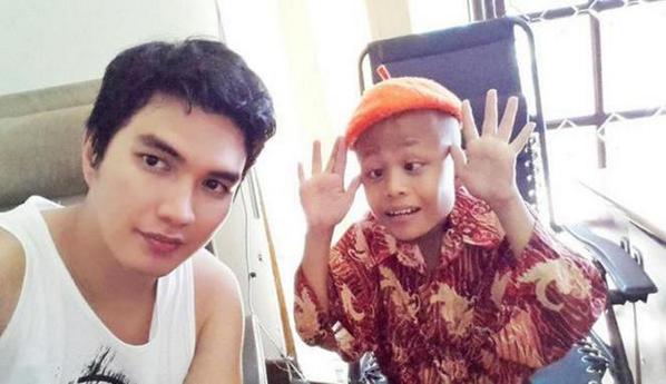 SonyWakwawID's tweet photo. Foto Bareng Aldi Taher dan Sony >>Wakwaw<< http://t.co/Pp4X7G3ed3