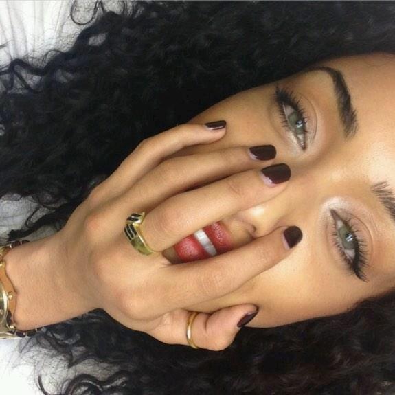 Lilyrunsthis's tweet photo. Bored looking pretty #LonerLife http://t.co/8ALqcxlm5w