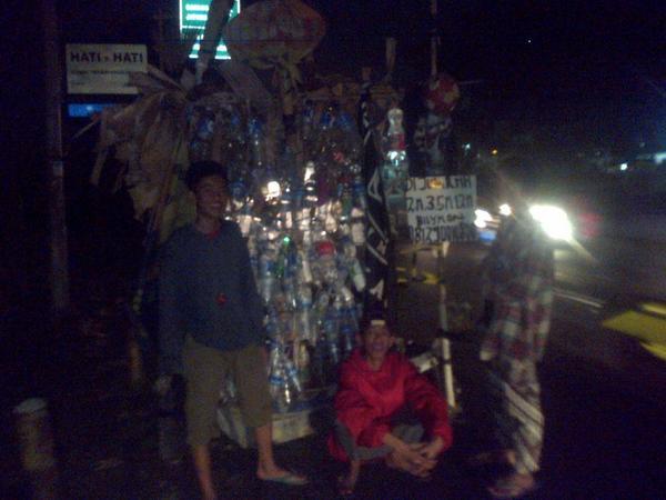 VESPAgwEXTREME's tweet photo. Malam RT @velos_scooter: Sore bro :) "@RizkiNovember: slmt sore\=D/ @RepublikVespa  @VespaAddict @velos_scooter http://t.co/W4dUWahDsa"