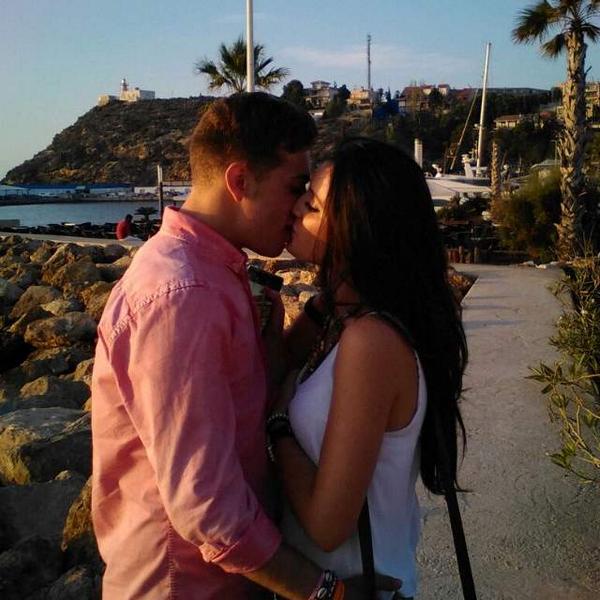 Muchísimas felicidades mi amor espero que pases un dia estupendo tequiero muchisimo  <3.