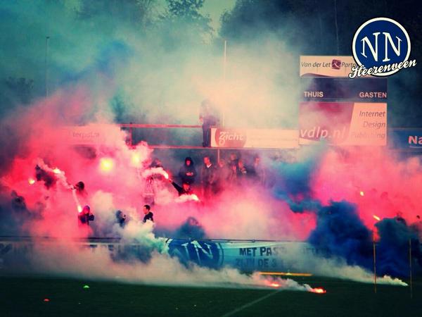 SCH_FANS's tweet photo. Laatste training sc Heerenveen..!! #ProPyro http://t.co/OTg5GGFutb