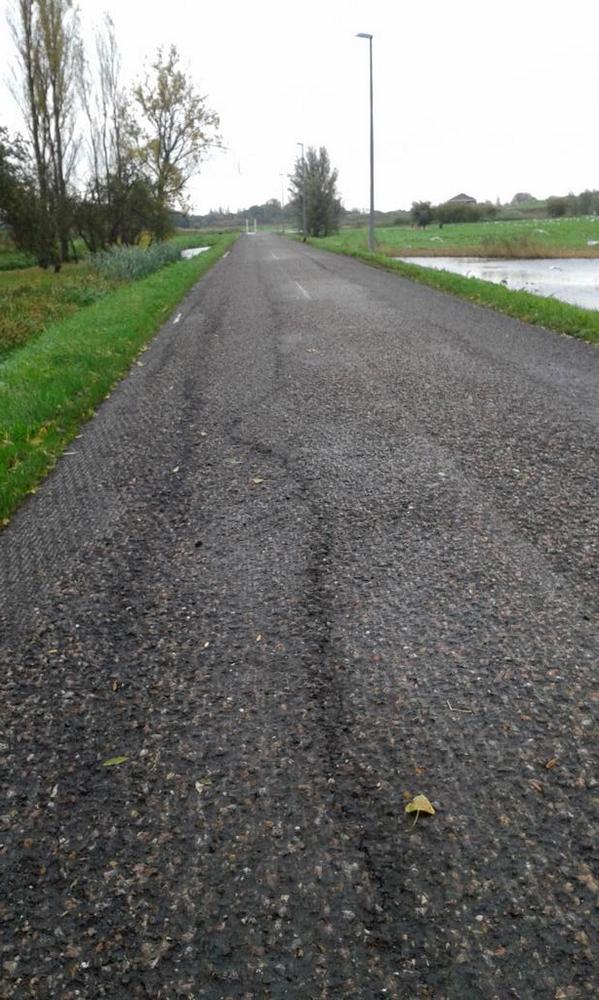 KMalenstein's tweet image. Vandaag aanbrengen #stalen #asfaltwapening #MeshTrack @zuid-holland om toekomstige #scheurdoorgroei te voorkomen.