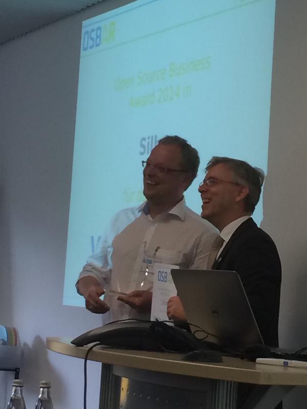 osballiance's tweet photo. Innovationspreis #OSBAR 2. Platz an Open Source Voice over LTE (VoLTE), Carsten Bock von @ngvoice #osd14 http://t.co/xnRrqP4O3r
