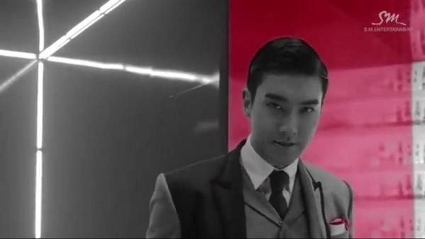 ariestamaterasu's tweet photo. [CAP] #SUPERJUNIOR #ThisIsLove MV - SIWON *(SiwonLover | @SiwonHeart407)* http://t.co/NIjLKfCFGz http://t.co/KzFREyGjNn