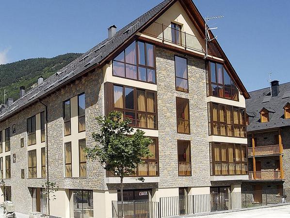 TimeandBonus's tweet image. Disfruta de unos días de relax en la capital del Vall de Arán, 2 noches por sólo 38€ #escapada goo.gl/WM4O7z