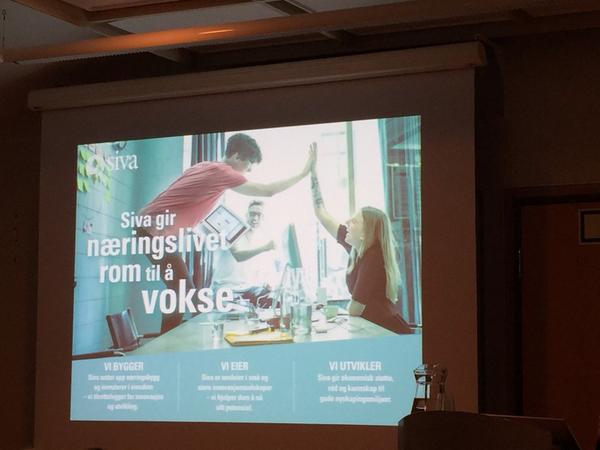 StartNMBU's tweet photo. @siva_sf holder innlegg på åpningen av kompetansesenter for innovasjon på Campus Ås @startnorge @UniNMBU http://t.co/T0zHlfkSDp