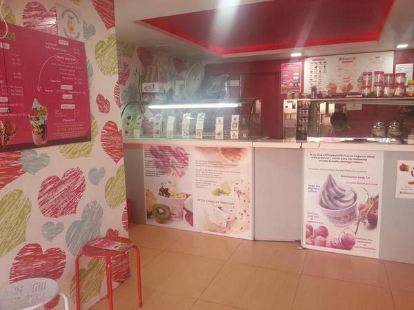 Flavours24's tweet photo. The modish interiors of Flavours24 Nagpur, located at Sadar.
Stay Wow!!! http://t.co/2Ni6HcNZBN