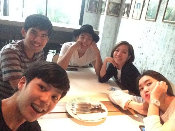 bank_thiti's tweet photo. พยายามเพิ่มเติม IQ ให้ตัวเอง 55555 @terchantwist @bala_Bomb @chomfeb @Peach_pachara http://t.co/zPqi8uugRt