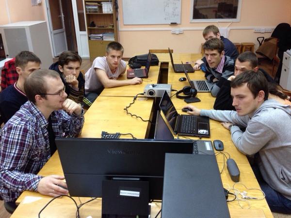 HackspaceTgn's tweet image. В #HackSpace кипит работа по проектированию гусеничных роботов.