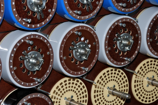 энигма секретная. история расшифровки этой машины легла. история расшифровки этой машины легла. интересные анекдоты. криптограф картинки.