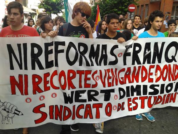 SEdHuelva's tweet photo. en apoyo a los compañeros en mexico que estan luchando y muriendo.
Y por una huelga general de la comunidad educativa http://t.co/4q8RxdQICZ