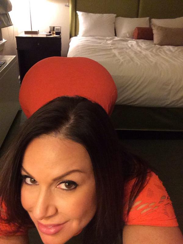 harry_conlin's tweet photo. “@KendraLust: #selfie #AssWednesday #LustArmy 🙌 http://t.co/TG5d9Sqc4t” dat ass