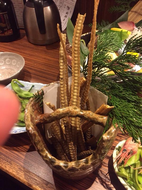 PtkThai's tweet photo. กระดูกปลาไหล!!!(うなぎ) ��อารมณ์เดียวกับปลากรอบ เค็มนิดๆ พริกไทยดำหน่อยๆ มาชิมกันนะคะ#Japan #Thailand #food http://t.co/FkpAXUzKCR