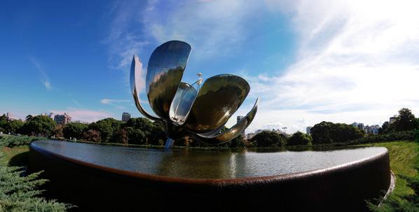 CompareDestinos's tweet photo. #BomDia direto de Buenos Aires

Uma bela manhã admirando a Floralis Generica

#incrível

+ em http://t.co/UcdfwktYM5 http://t.co/roRiJFCRKD