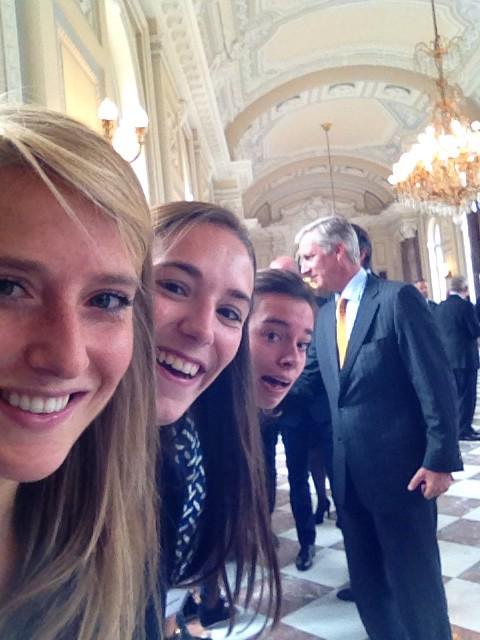 Royal visit today! Exciting to meet te king and queen! <a href="/stephanieRummen/">stephanie Rummens</a> <a href="/Ju_Vandermeiren/">Judith Vandermeiren</a> #selfiewoensdag #kingfie👑