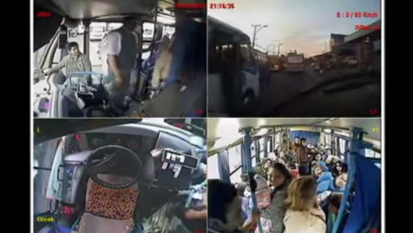 24HorasTVN's tweet photo. El VIDEO + visto: Chofer de micro en Concepción cede asiento a mujer con bebé en los brazos → http://t.co/a12pMcjlhE http://t.co/0vfIUPPFxZ