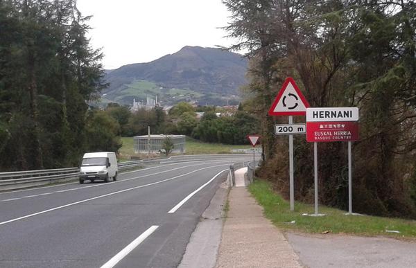 Udalbiltza's tweet photo. #EuskalHerritarrakGara Hernani, Euskal Herria - Basque Country http://t.co/GL0OZI2iEc