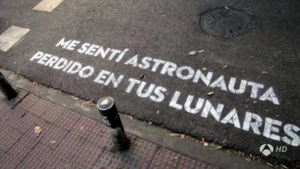 Buenapublicidad's tweet photo. Llenan de amor las calles de Madrid... ¡Bravo! http://t.co/uMQFGEVV8P