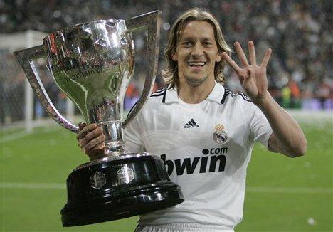 Happy birthday to Michel Salgado leyend of the Real Madrid thanks for everything crack 