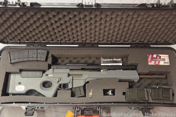 SL8 G36の民間型で軍用のストック、フルオート機能を除きサムホール式