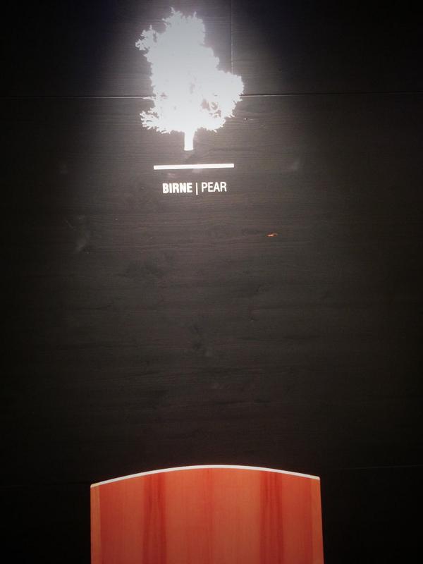 stillsbranding's tweet photo. Showing off natural material choice #Orgatec2014 http://t.co/7D4fIEMP6w