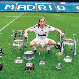 Feliz cumpleaños a Happy birthday to Michel Salgado, crack! 