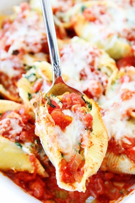 TwoPeasandPod's tweet image. {NEW} Roasted Vegetable Stuffed Shells: bit.ly/1pA85pG #recipe #vegetarian #pasta #dinner