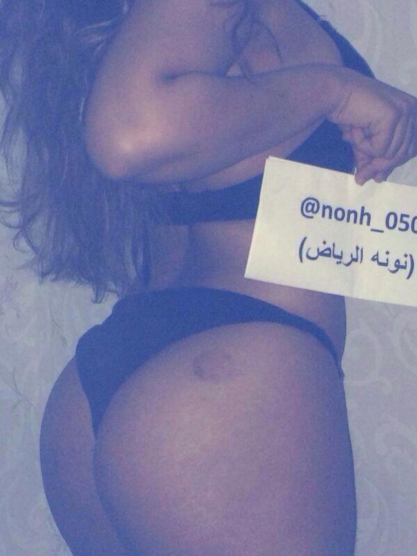050_nonh's tweet photo. هاي كيفكم غبيت عنكم فتره طويله وي الي يبي يسهر يطلب خاص http://t.co/nrJ8pIyM2K