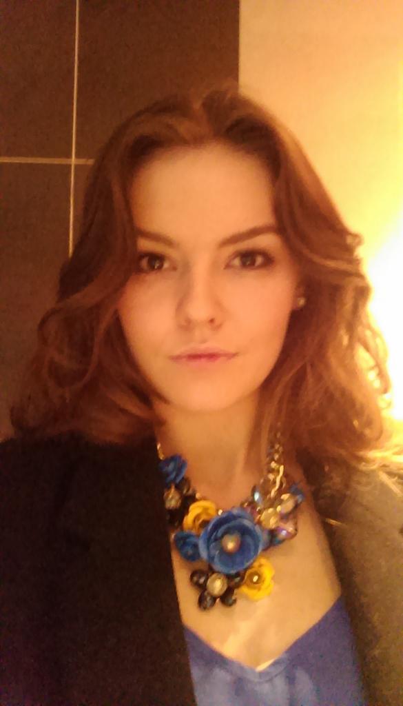 NicoleSutt's tweet photo. Celebrating Mama Bear's birthday in style thanks to @ClosetHolywood and the "Lana" necklace #CanYouKeepASecret http://t.co/6uGGc0A2UB