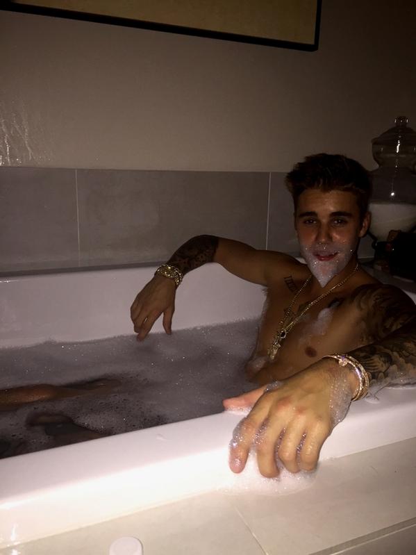 secutebelieber's tweet photo. can't get over this picture 
#EMABiggestFansJustinBieber http://t.co/ISP49AGRxK