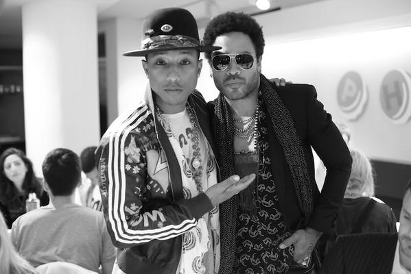 VogueFrance's tweet photo. Retour sur l'événement de la semaine dernière chez colette, avec #PharrellWilliams

http://t.co/e8XqZtYWVw http://t.co/eFyOpAmgrX