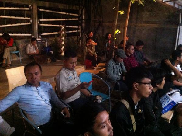 BCCF_bdg's tweet photo. NOW Joni dr @culindra presentasi event tur ruang publik utk #Helarfest 2015 di #Rabuan http://t.co/BZbCXPYoFF