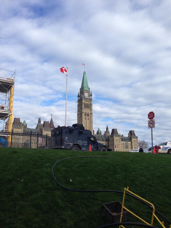 TondaMacC's tweet photo. RCMP emergency response team en route. Another shot. http://t.co/wyanUE9AxX