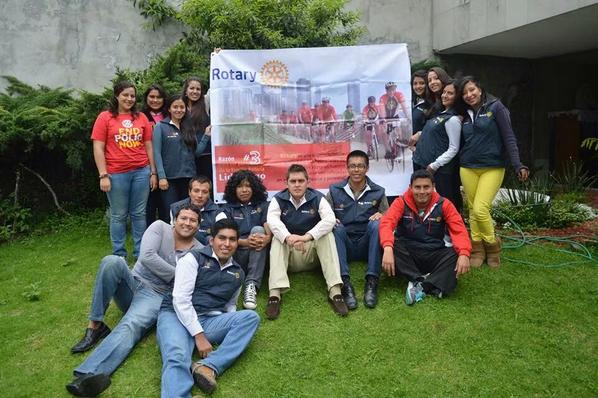 Rotaract4170's tweet photo. Razón #3 Somos Líderes que impulsan al mundo #SomosRotaract #familiarotaria4170 #R3Liderazgo http://t.co/ww89s1PRuo