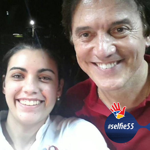 Robinson55RN_'s tweet photo. Hora da selfie! A eleitora Lídia Guedes aproveitou para registrar o encontro com o FUTURO GOVERNADOR DO RN! #selfie55 http://t.co/AxXfhFN8rT