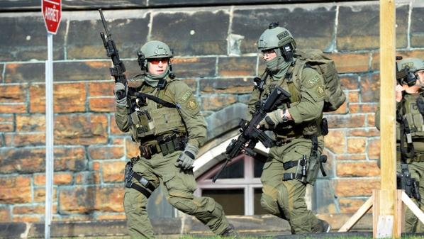 DEVELOPING story: Shots fired on Parliament Hill, soldier shot at War Memorial ow.ly/DabUf #Ottawa
